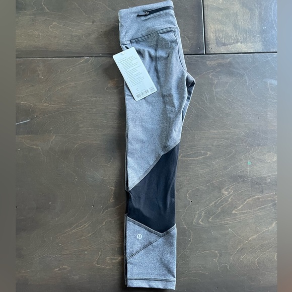These lululemon pace rival crop 22” have never been worn! - Picture 2 of 5